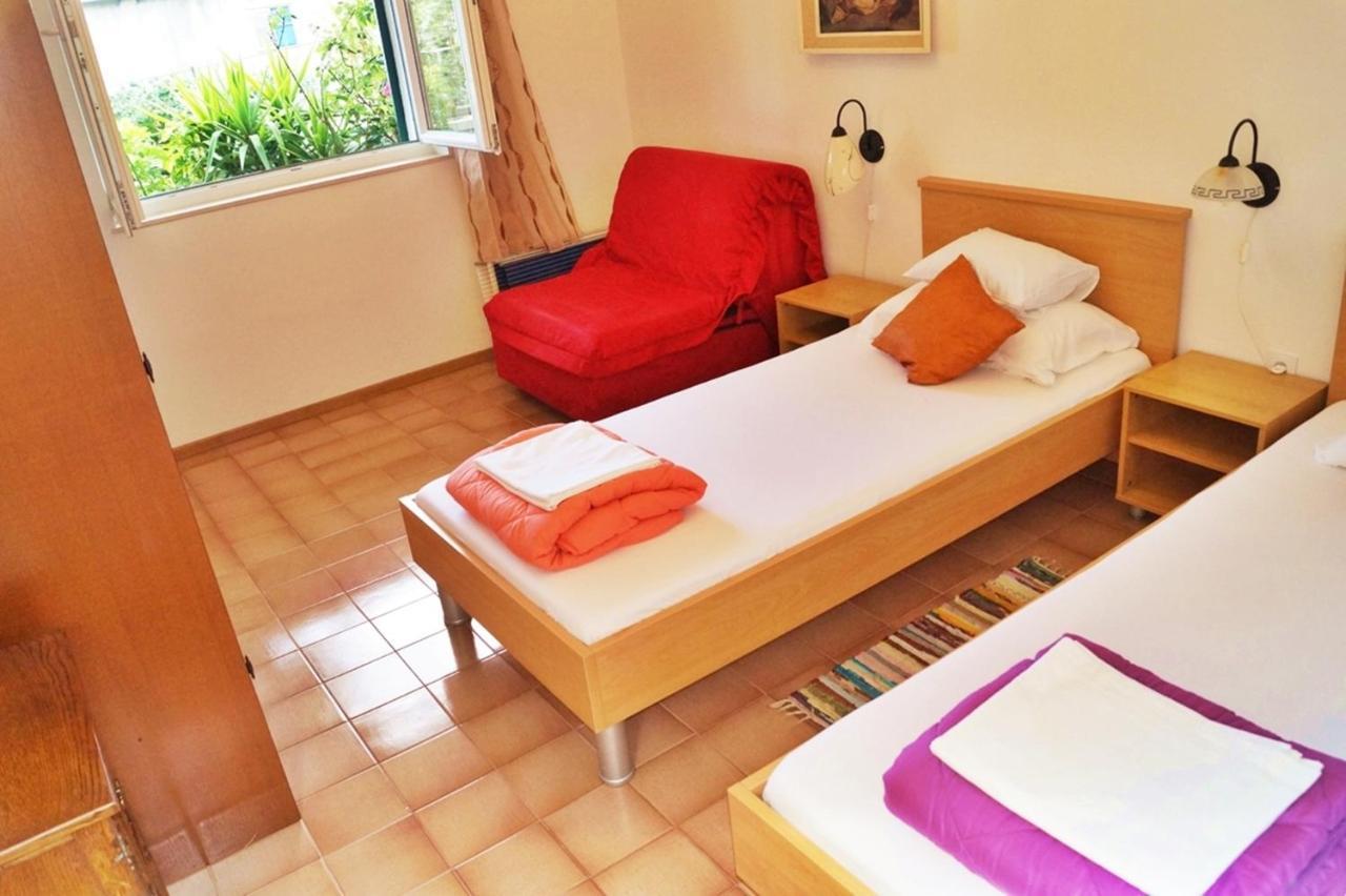 Apartments By The Sea Krilo Jesenice, Omis - 15145 جيسينتسي المظهر الخارجي الصورة