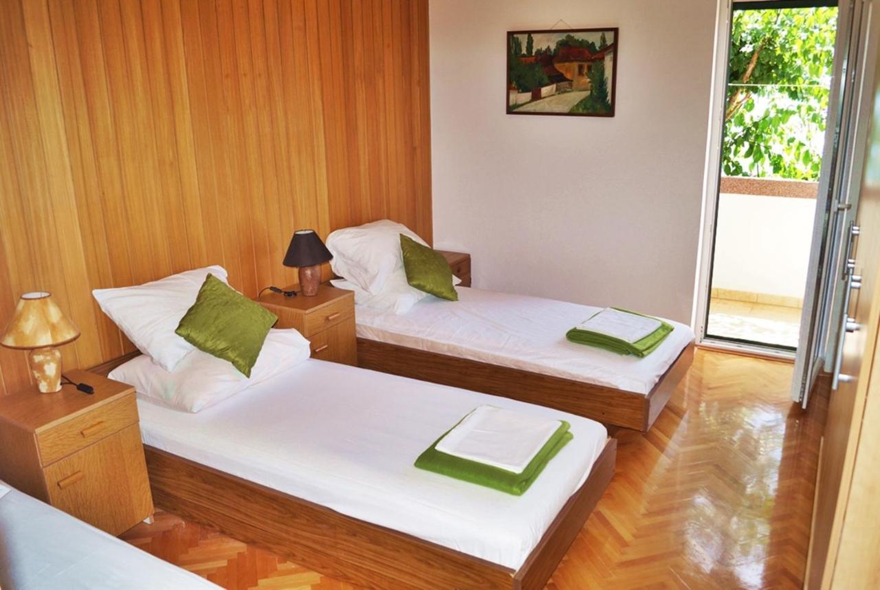 Apartments By The Sea Krilo Jesenice, Omis - 15145 جيسينتسي المظهر الخارجي الصورة