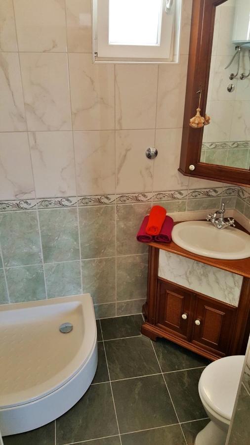 Apartments By The Sea Krilo Jesenice, Omis - 15145 جيسينتسي المظهر الخارجي الصورة