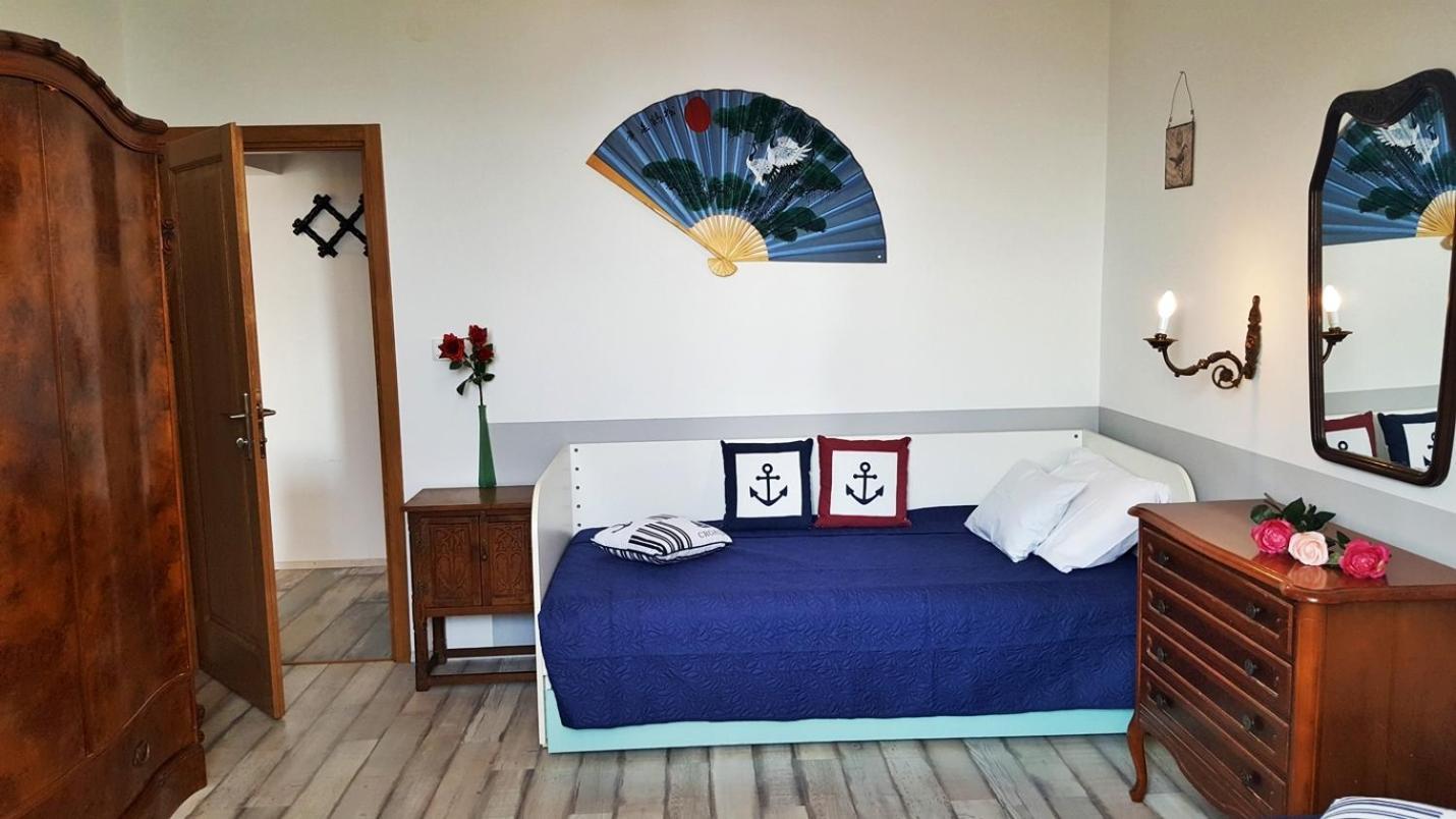 Apartments By The Sea Krilo Jesenice, Omis - 15145 جيسينتسي الغرفة الصورة